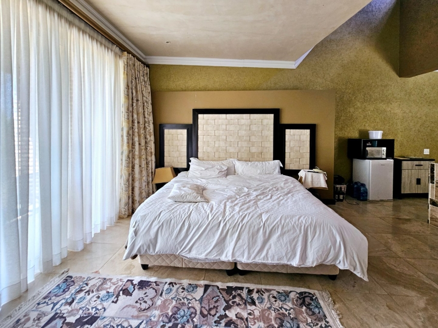 8 Bedroom Property for Sale in Waverley Free State